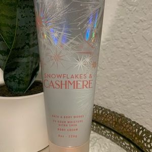 Brand new bath and Bodyworks snowflake and cashmere lotion